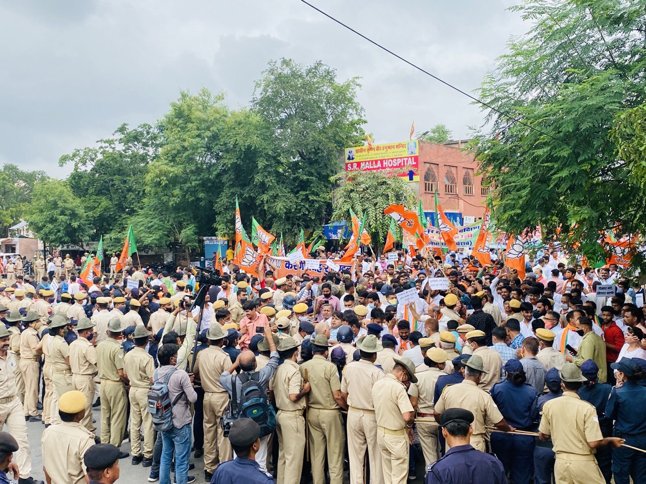 गहलोत सरकार के खिलाफ भाजपा का 'हल्ला-बोल'