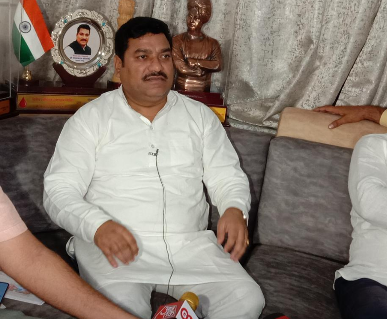 पायलट कैंप के विधायक वेदप्रकाश सोलंकी का बड़ा आरोप