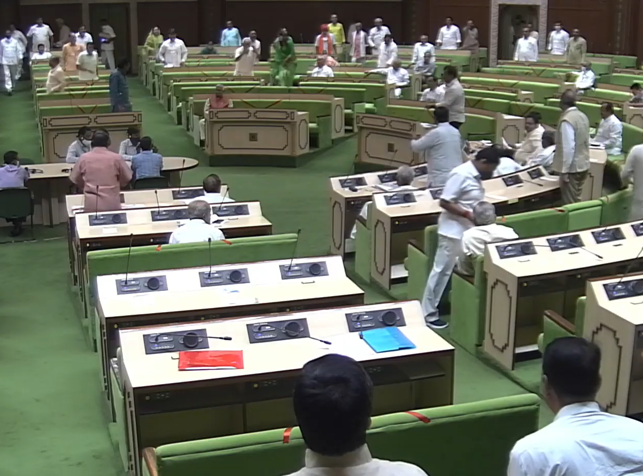 विधानसभा की कार्यवाही आधे घंटे के लिए स्थगित