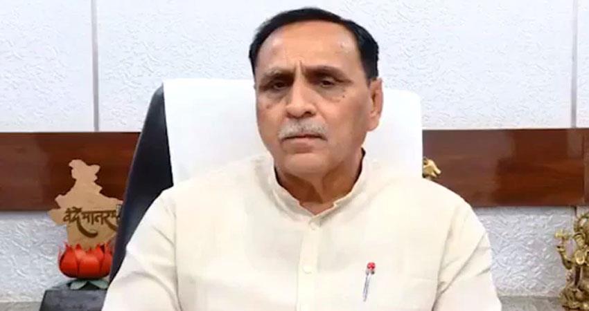 भाजपा ने उत्तराखंड, कर्नाटक के बाद गुजरात में बदला