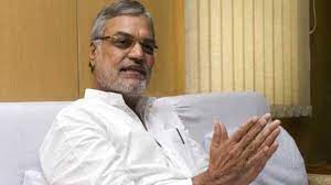 सीपी की मनुहार करने पहुंचे सत्तापक्ष-विपक्ष