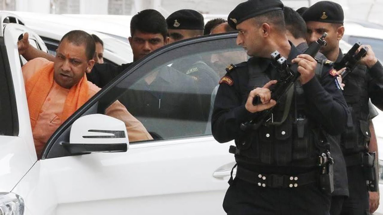 घायल सिपाही को देख सीएम योगी ने रुकवाई गाड़ी(FILE PHOTO)