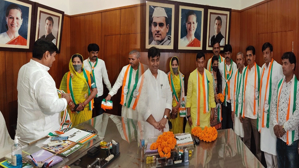 रामकन्या गुर्जर के साथ एक पार्षद और एक पूर्व पार्षद ने भी भाजपा छोड़कर कांग्रेस ज्वाइन कर ली