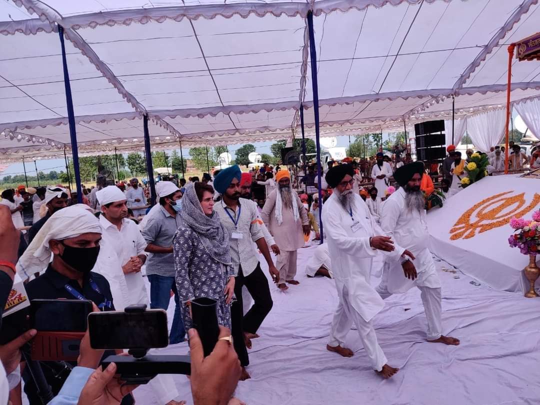 प्रियंका गांधी पहुंचीं लखीमपुर