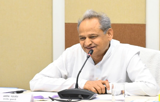 सीएम गहलोत ने दिया दिवाली गिफ्ट