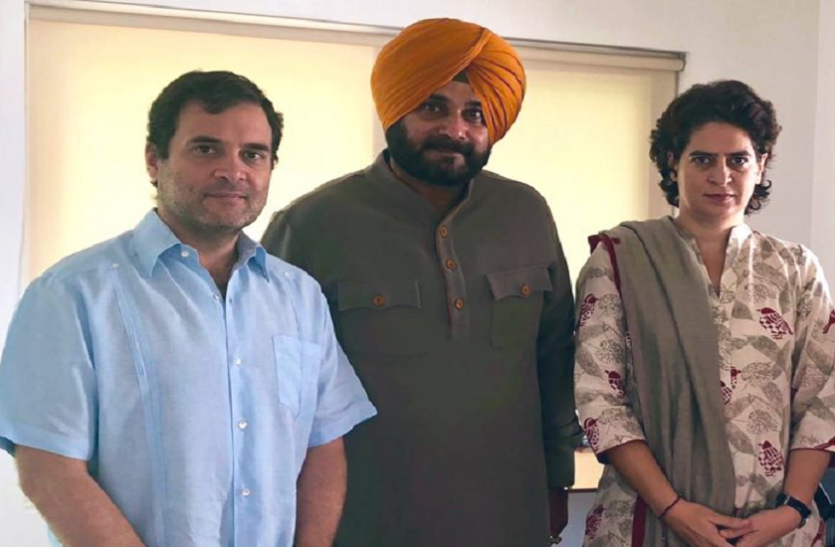 सिद्धू बोले- पद रहे या ना रहे, राहुल और प्रियंका का दूंगा साथ(FILE PHOTO)