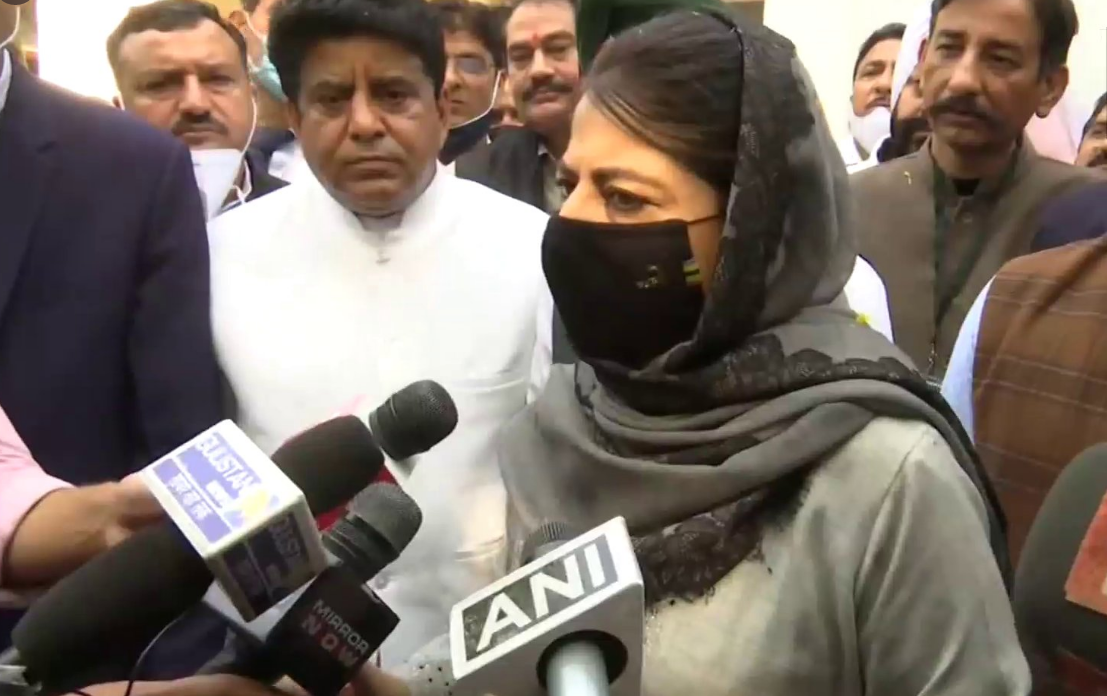 कांग्रेस नेता सलमान खुर्शीद के समर्थन में उतरीं जम्मू कश्मीर की पूर्व मुख्यमंत्री महबूबा मुफ्ती