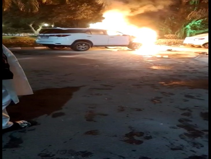 युवक ने फूंकी BJP विधायक की फॉर्च्यूनर