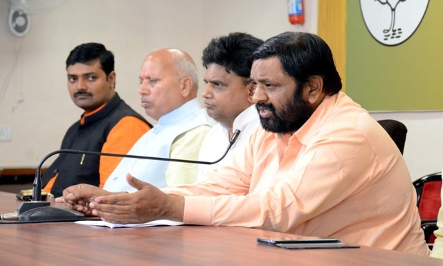 केंद्रीय मंत्री किशोर का अखिलेश पर निशाना