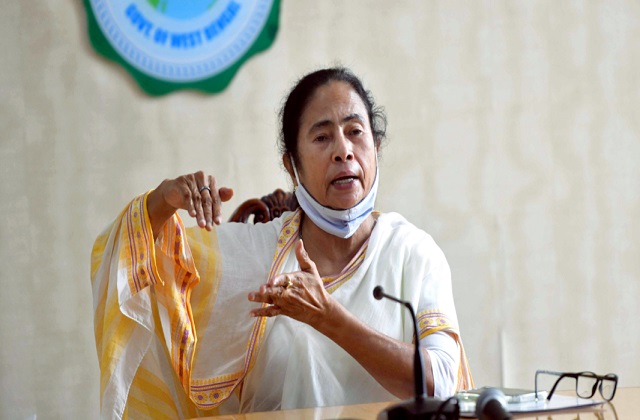 प. बंगाल की मुख्यमंत्री ममता बनर्जी ने खुद को किया आइसोलेट
