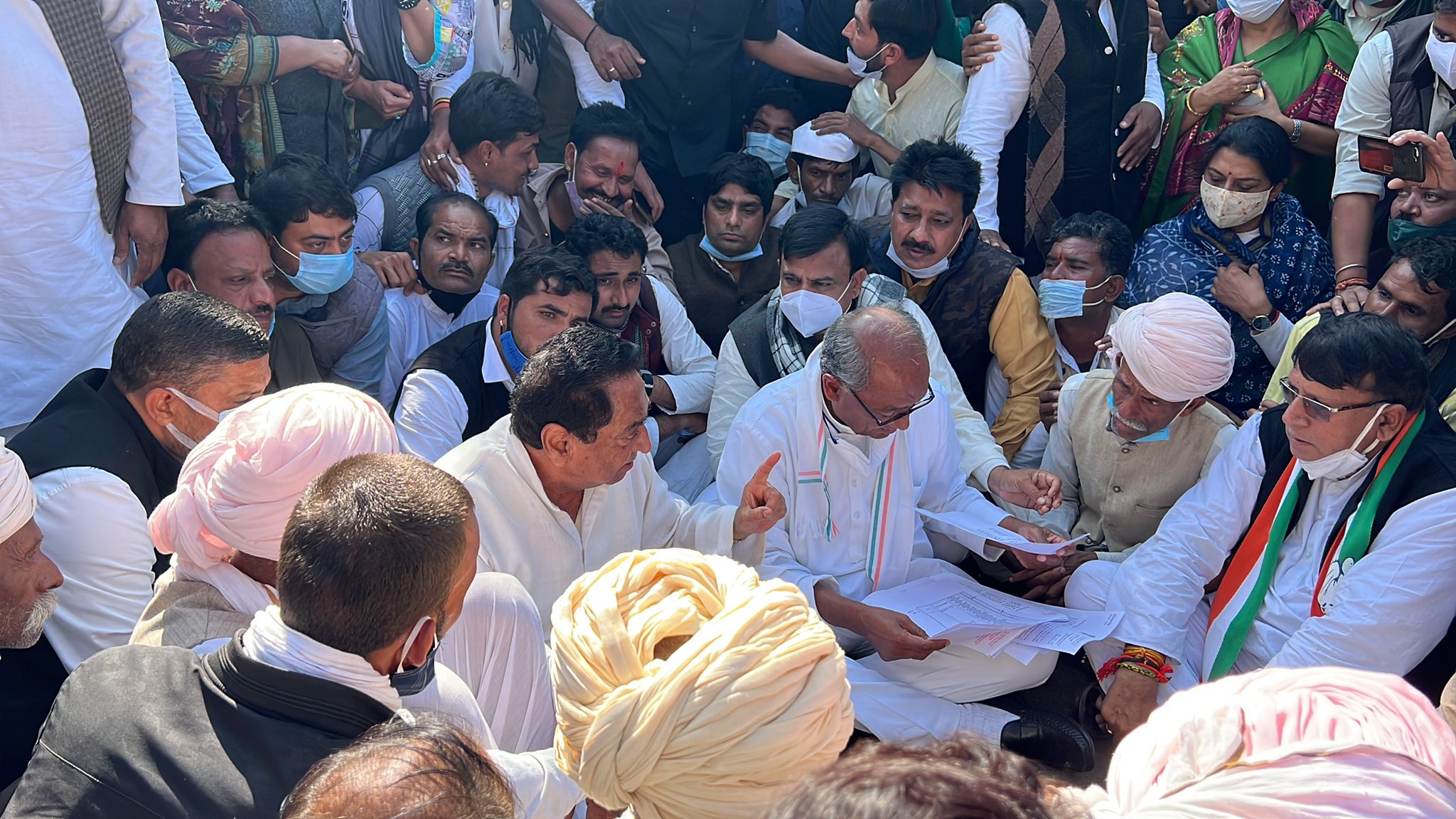 FIR होने पर दिग्गी राजा का तंज