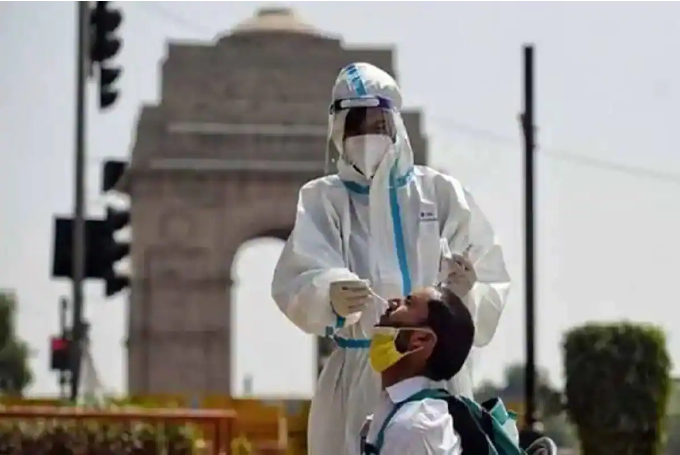 24 घंटे में कोरोना के 1.68 लाख नए मरीज (FILE PHOTO)