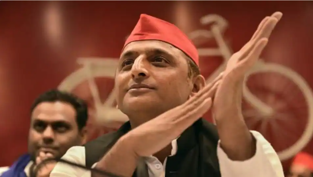 अखिलेश का कांग्रेस को दोहरा झटका,