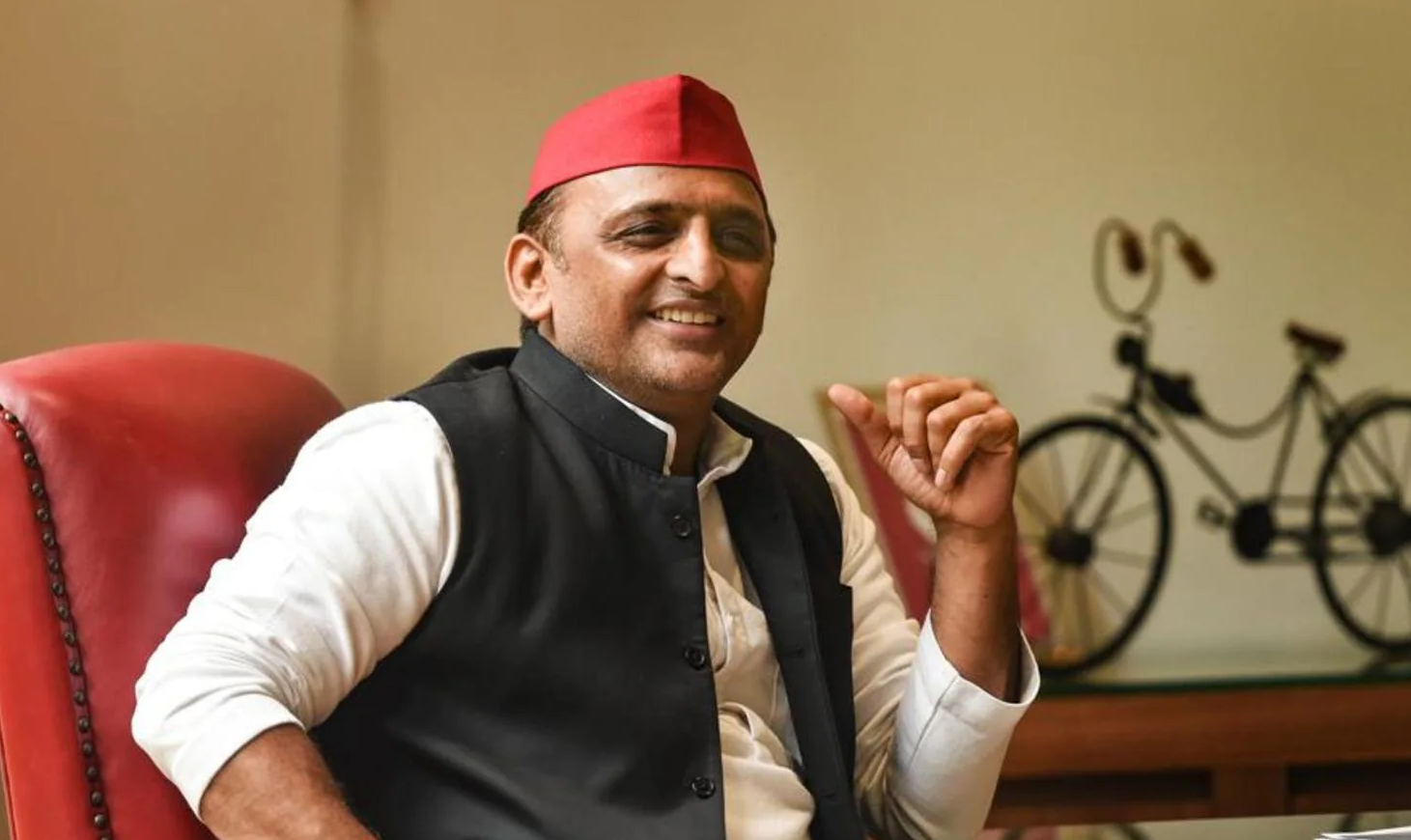 सीएम योगी के बाद अब अखिलेश उतरेंगे चुनावी मैदान में!