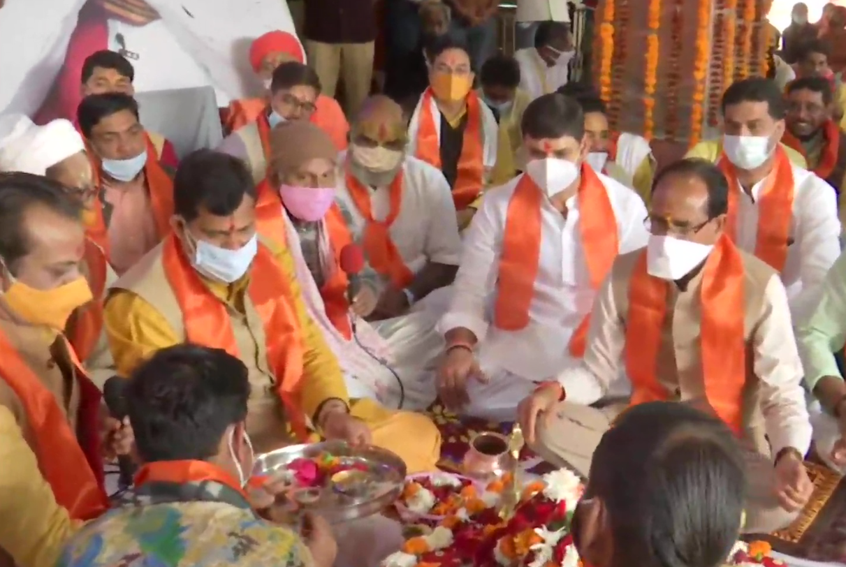 PM मोदी की लंबी उम्र के लिए सीएम शिवराज सिंह ने किया महामृत्युंजय जाप