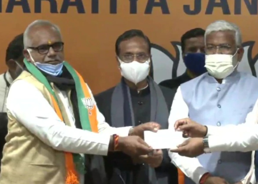 मुलायम के समधी BJP में शामिल