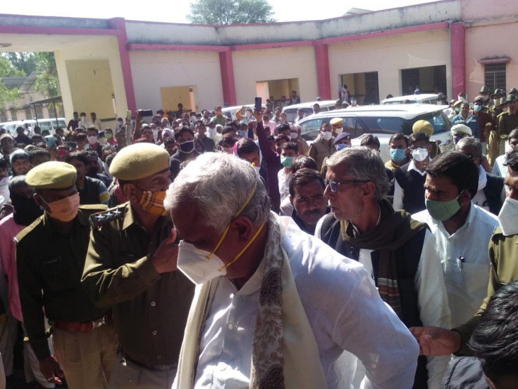 अलवर रेपकांड के दरिंदों की गिरफ्तारी की मांग