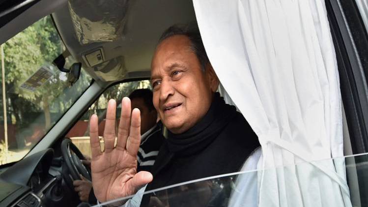 राहुल गांधी के निवास पर जुटे कांग्रेसी दिग्गज