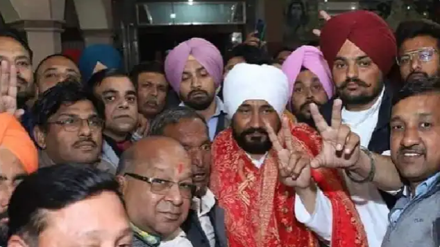 नाव आचार संहिता के उल्लंघन का मामला दर्ज