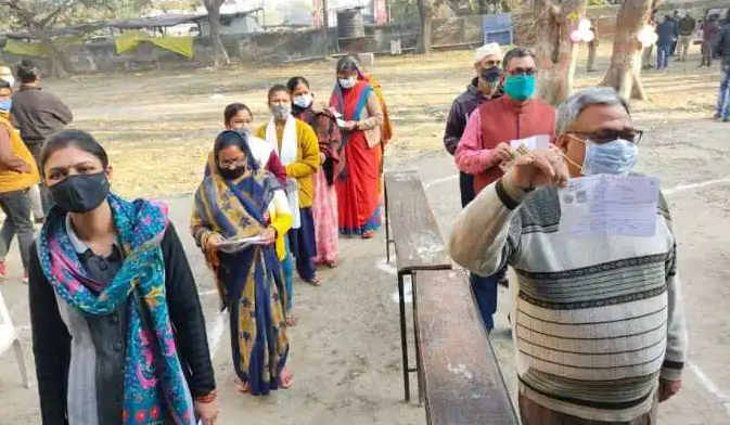 चौथे चरण के लिए 1 बजे तक हुआ 37 प्रतिशत मतदान