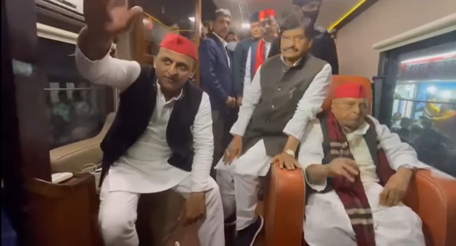 गढ़ बचाने के लिए साथ आया सैफई परिवार