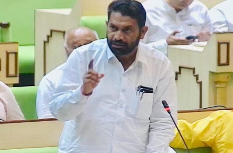 सदन में REET-2016 की गूंज, पूनियां बोले- अंग्रेजी, विज्ञान-गणित के रिक्त सैकड़ों पदों को भरे सरकार: विधानसभा में फिर गूंजा REET-2016 का मामला, भादरा विधायक बलवान पूनियां ने रखी ये बड़ी मांग, पूनियां ने सदन में कहा- ‘शिक्षा विभाग द्वारा SLP वापसी के बाद अंग्रेजी, विज्ञान-गणित के रिक्त सैकड़ों पदों को भरे सरकार’, बलवान पूनियां ने प्रदेश के हजारों बेरोजगारों की बात को रखा सदन में, पूनियां गहलोत सरकार द्वारा OPS लागू करने को सराहा, भादरा ने गहलोत सरकार के फैसले को निजीकरण पर बड़ी चोट बताया, पूनियां ने भादरा क्षेत्र की कई मांगों को भी सदन में रखा