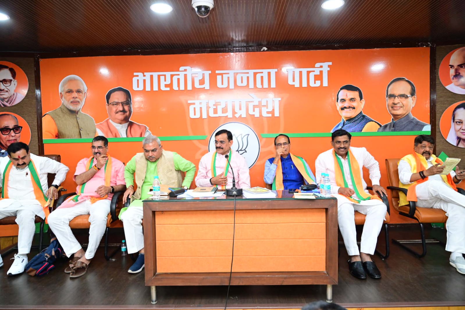 राव के ट्वीट के बाद विजयवर्गीय के बयान से झटका