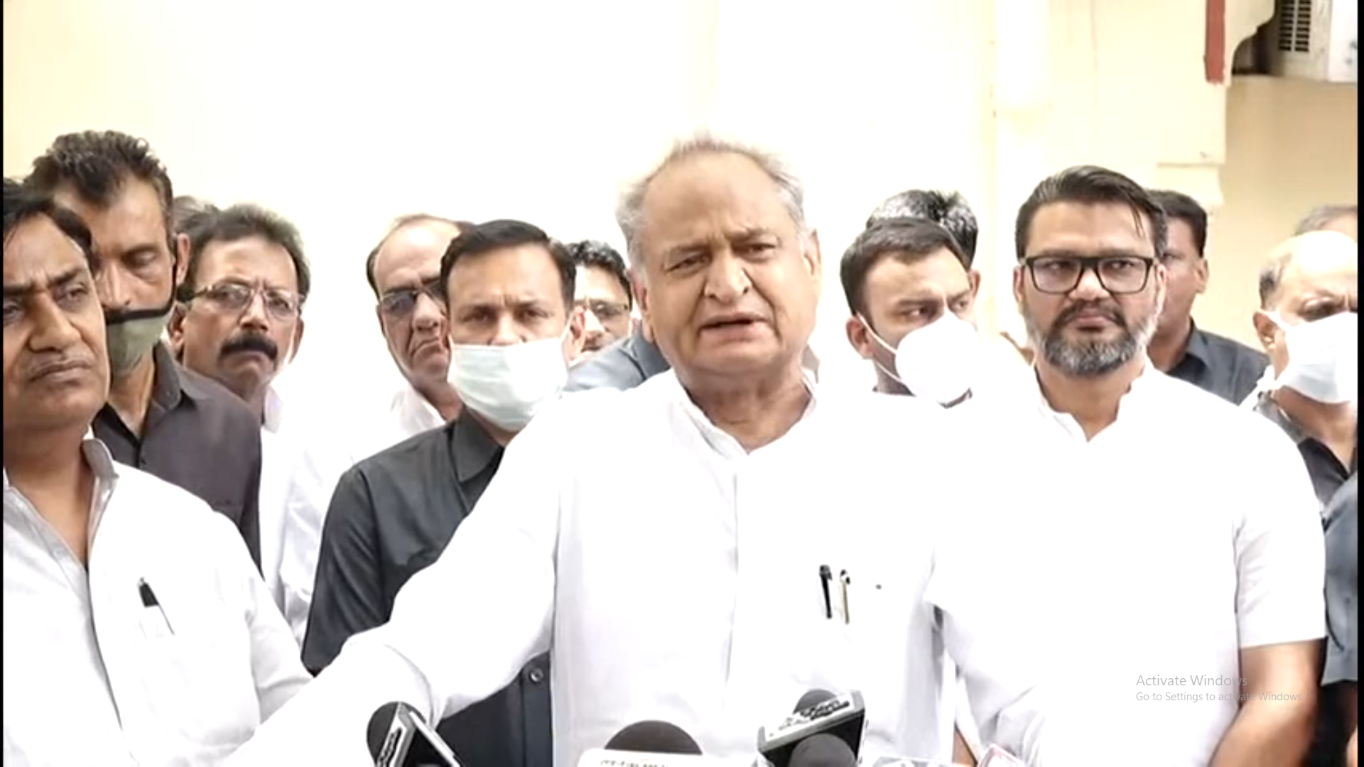 युवाओं के पार्टी बदलने पर बोले गहलोत