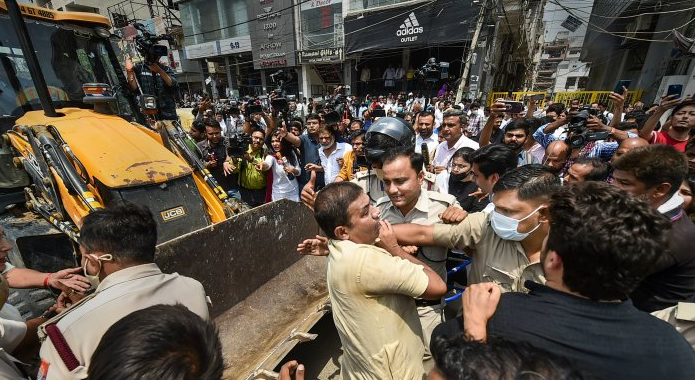 शाहीन बाग पहुंचा MCD का बुलडोजर
