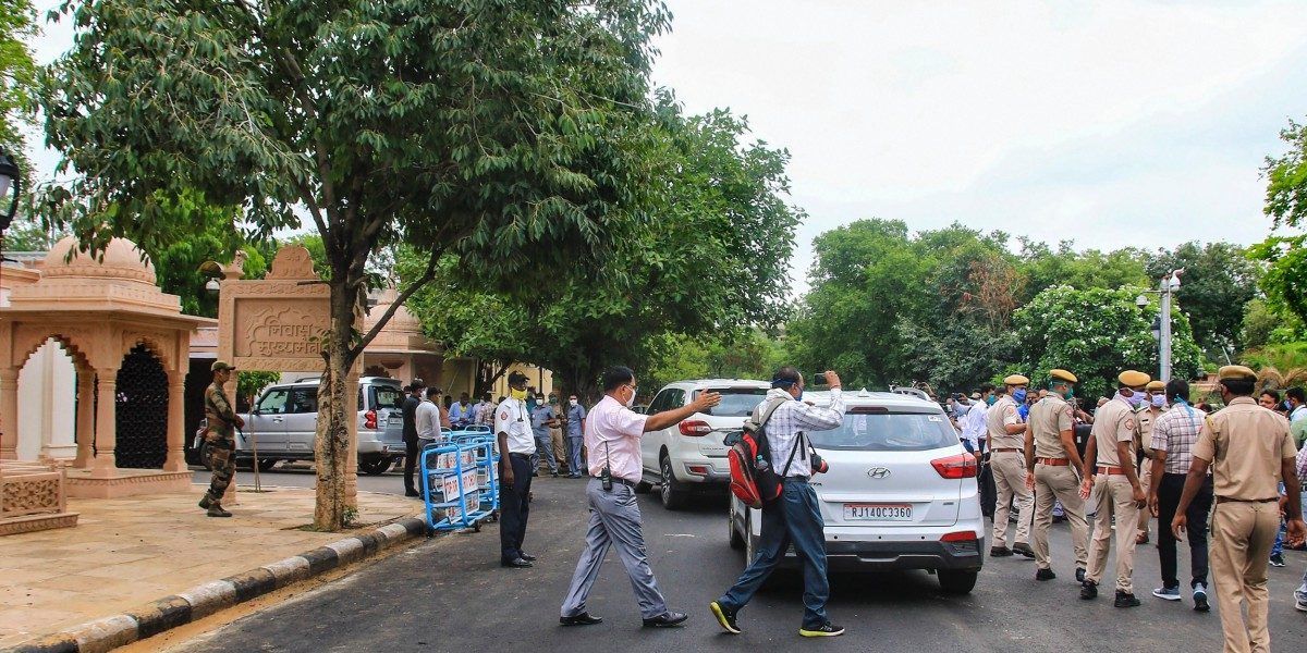 सीएम आवास पर बुलाई गई अहम बैठक