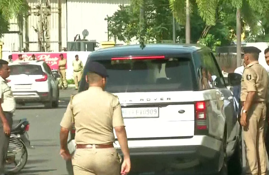 शिवसेना नेताओं को पुलिस ने रोका