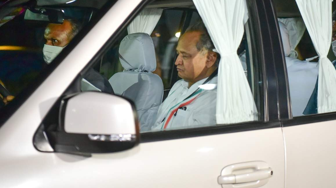 जयपुर लौटे सीएम गहलोत