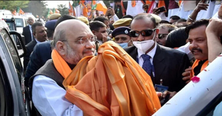 अमित शाह पहुंचे बीजेपी कार्यालय, पदाधिकारियों के साथ करेंगे बैठक, दिग्गजों से होगी चाय पर चर्चा: केंद्रीय गृहमंत्री अमित शाह की अध्यक्षता में होटल रामबाग पैलेस में हुई ‘नॉर्थ जोनल काउंसिल’ की बैठक हुई खत्म, इंटरनल सिक्योरिटी को लेकर विशेष चर्चा हुई बैठक में सीएम गहलोत सहित 7 राज्यों के मुख्यमंत्री या उनके प्रतिनिधि और उपराज्यपाल ने की शिरकत, बैठक के बाद अब प्रदेश भाजपा कार्यालय पहुंचे अमित शाह, यहां भाजपा पदाधिकारियों की बैठक लेंगे शाह, साथ ही प्रदेश भाजपा के दिग्गज नेताओं के साथ चाय पर भी होगी चर्चा, प्रदेश के सियासी मुद्दों पर होगी चर्चा