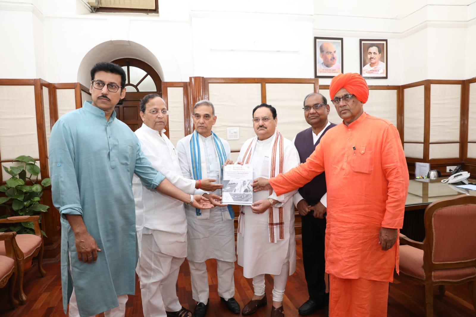 फैक्ट फाइंडिंग टीम ने नड्डा को सौंपी रिपोर्ट