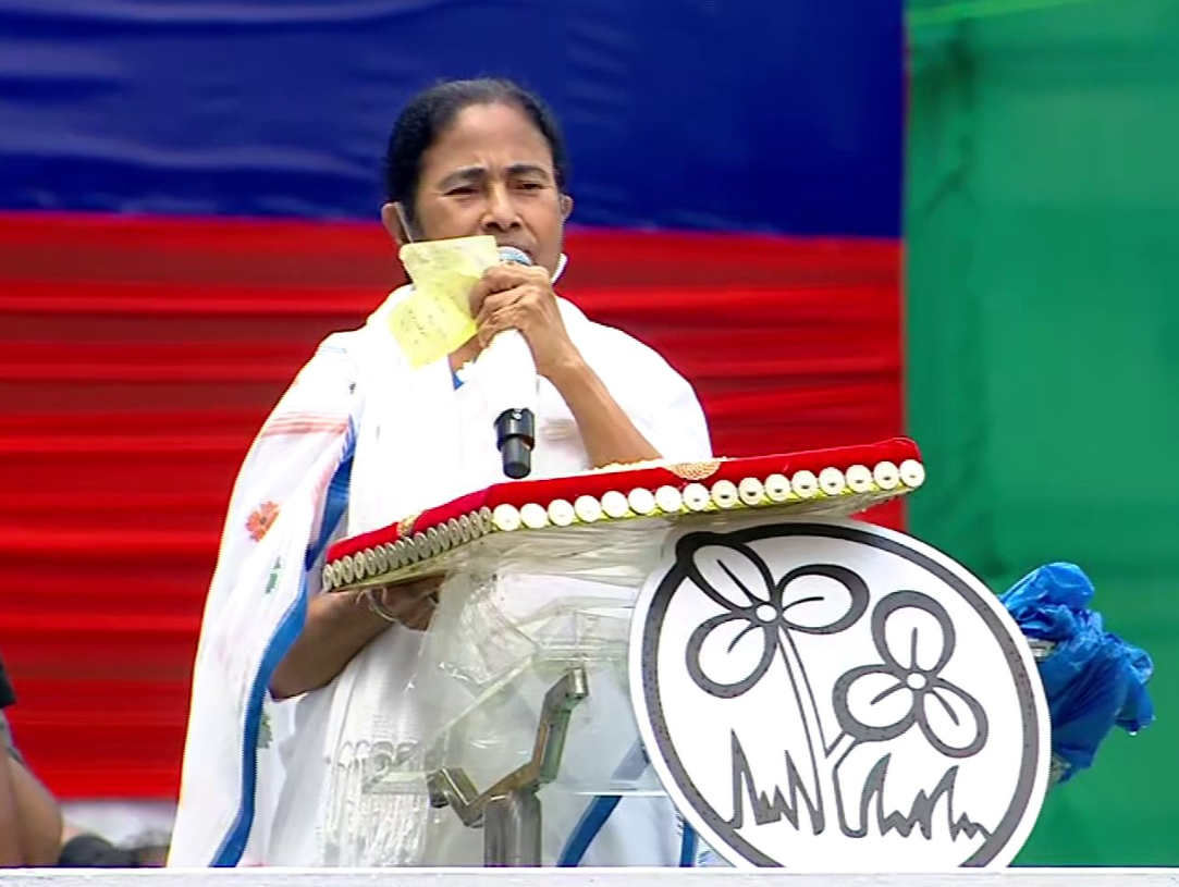 ममता के निशाने पर केंद्र सरकार