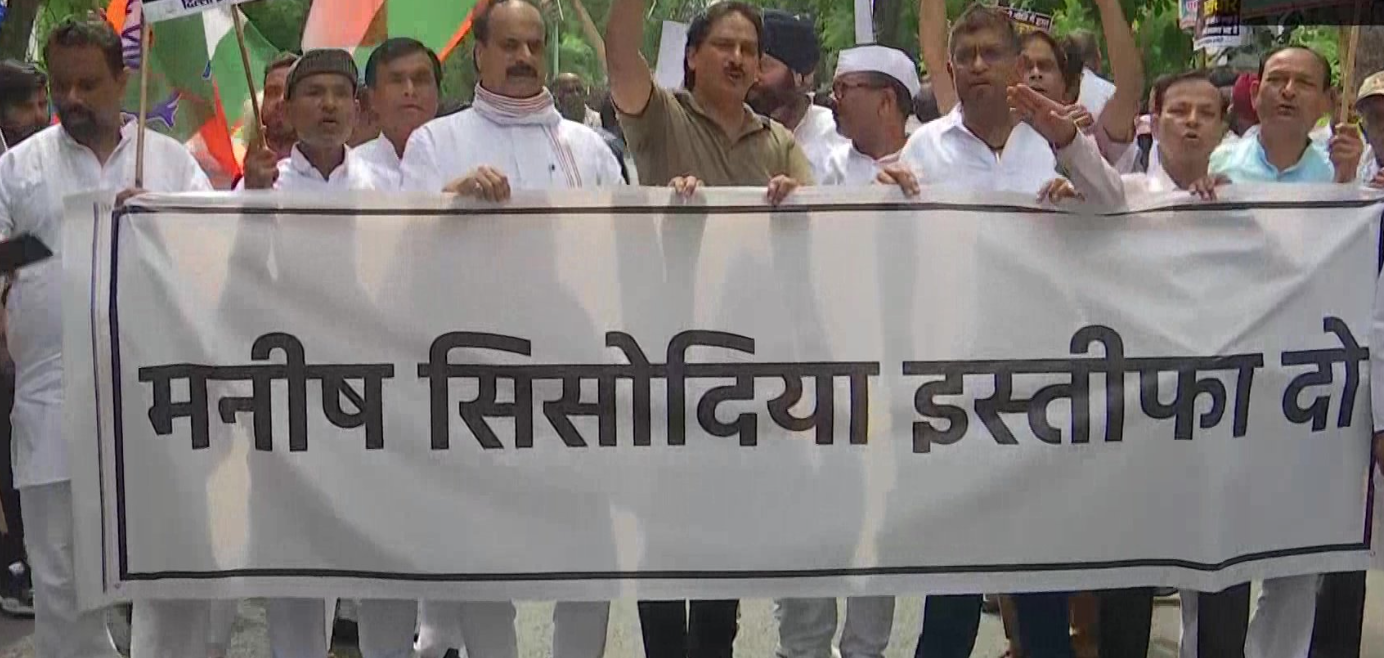 सिसोदिया इस्तीफा दो