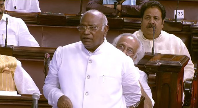 संसद सत्र के बीच खड़गे को मिला ED का समन