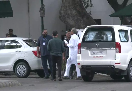 सीएम गहलोत हुए दिल्ली रवाना