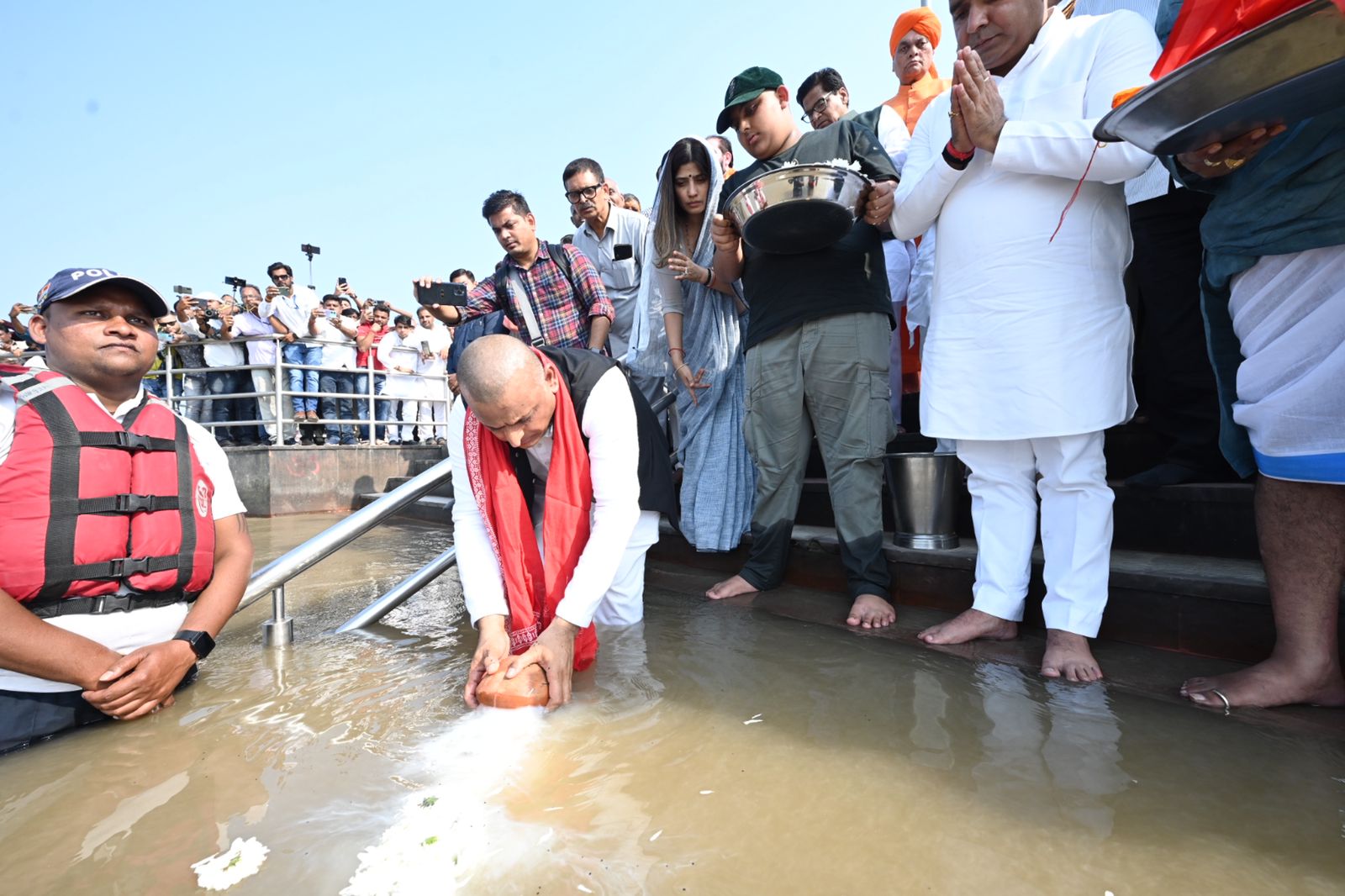 गंगा की गोद में मुलायम