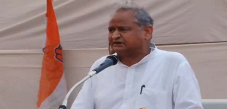 सीएम गहलोत का मिशन गुजरात, आसोदरा में चुनावी सभा को संबोधित करते हुए बीजेपी को लिया आड़े हाथ