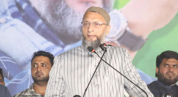 ओवैसी की सभा में लगे मोदी मोदी के नारे