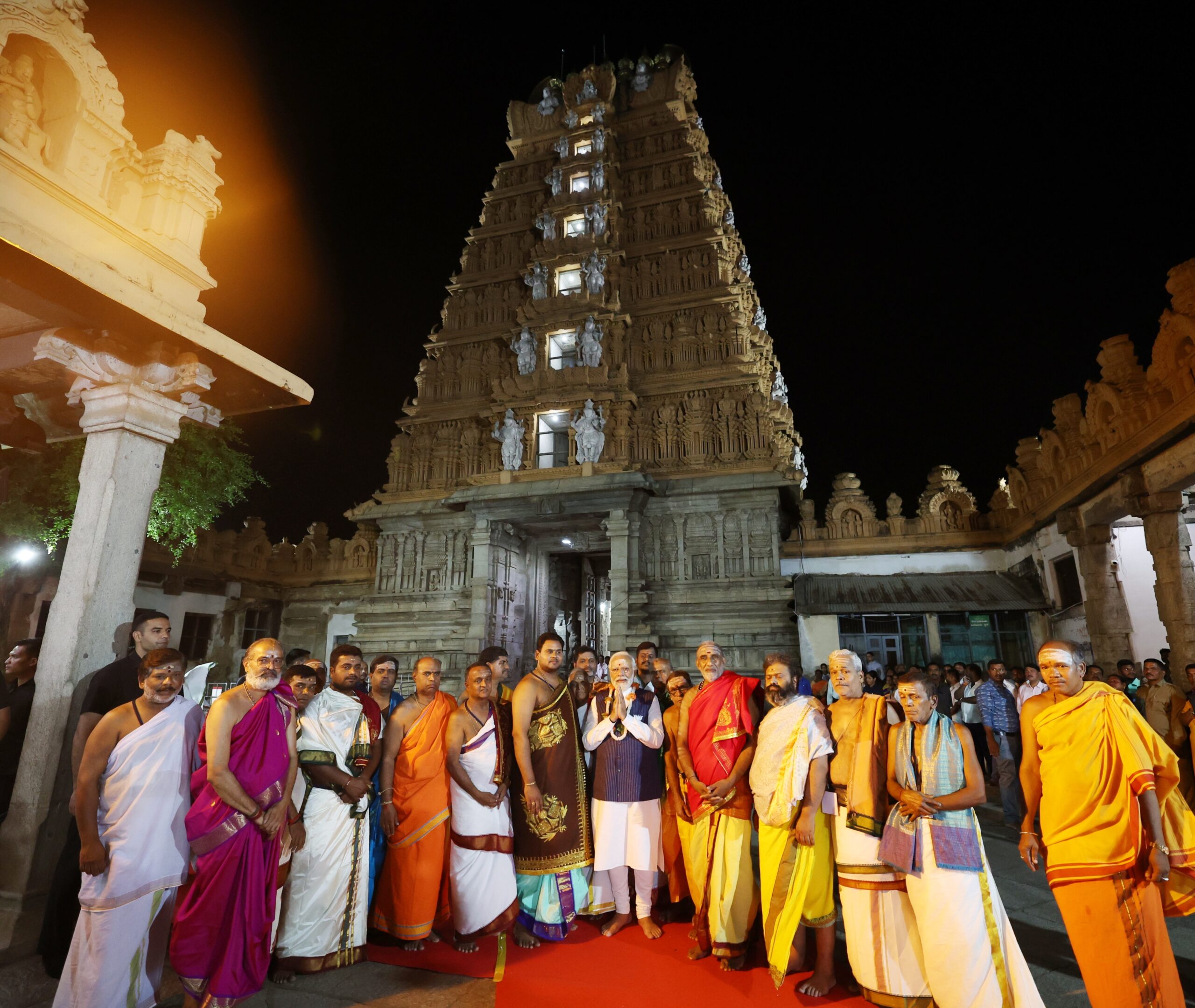 pm modi in nanjundeshwara swami temple