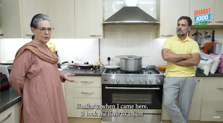 rahul gandhi makes jam with sonia gandhi