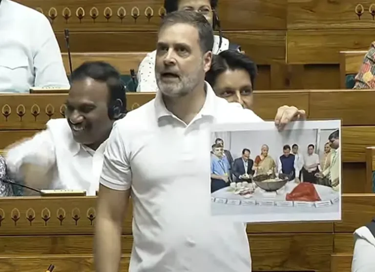 राहुल गांधी का बीजेपी पर ‘चक्रव्यूह’ अटैक! बजट का हलवा भी सदन में बांटा